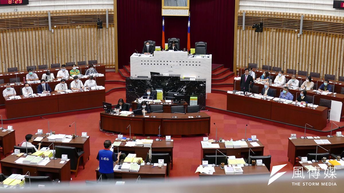 高市議會總質詢針對流浪動物議題、北高雄燕巢、岡山、梓官、永安、橋頭、路竹都市規劃及萊豬議題做討論。(圖/徐炳文攝) 高市議會總質詢針對流浪動物議題、北高雄燕巢、岡山、梓官、永安、橋頭、路竹都市規劃及萊豬議題做討論。(圖/徐炳文攝)