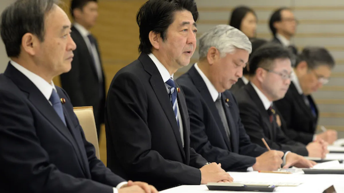 針對台灣加強規範日本食品輸台,日本首相安倍晉三請心腹萩生田光一來台溝通。(美聯社)