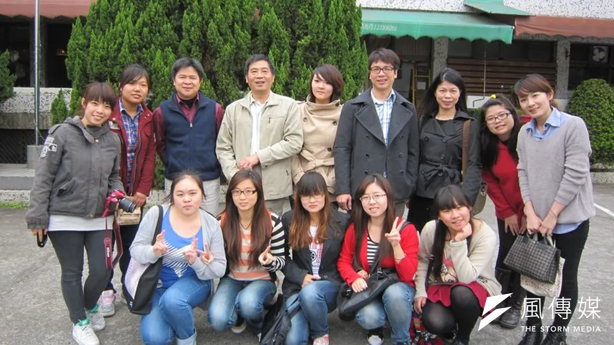 財團法人高等教育國際合作基金會日前公布2015年全台境外生對於留學台灣的各項調查,在「台灣目前具備民主制度」問題中,陸生同意的比例不到4成,相對於整體比例少了約3成,對此無意見的受訪陸生更是高達近5成。(資料照,圖為陸生歡送會/取自朝陽科技大學官網)