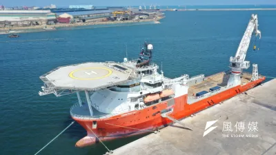 宏華營造與子公司東方風能,將離岸風電事業經營得春風得意。圖為宏華營造首艘台灣大型工程船「東方建設者」。(資料照,潘品伸)