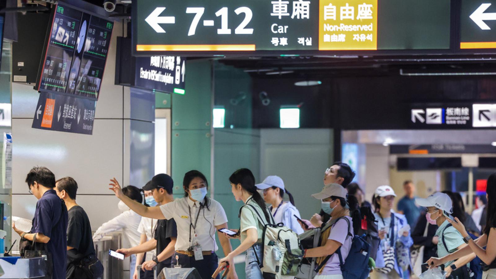 高鐵單日旅客達34.8萬人次破紀錄!連假返鄉必看:85條國道客運6折起、TPASS回饋怎麼領?
