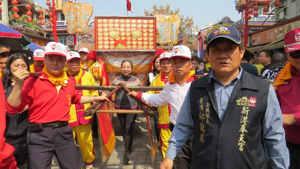 新港奉天宮元宵遶境起駕 張花冠與鄉親共同祈福