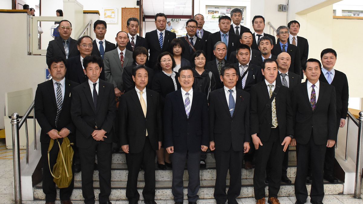 彰化縣長魏明谷與日本群馬縣農委會會長橋本良雄、群馬縣議員星野寬等人合影。(圖/彰化縣政府提供) 彰化縣長魏明谷與日本群馬縣農委會會長橋本良雄、群馬縣議員星野寬等人合影。(圖/彰化縣政府提供)