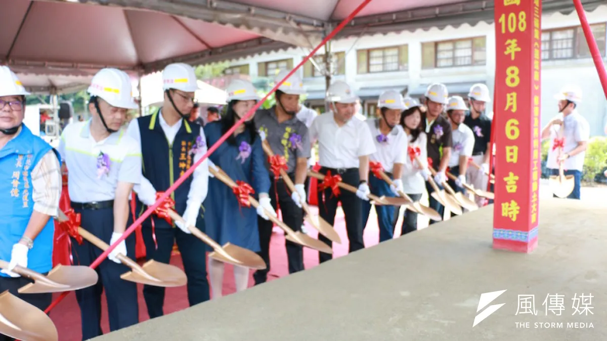 新北市長侯友宜主持「新北市歷史建築瑞芳瑞三礦業選煤廠修復及再利用工程」動土典禮,期待展現歷史建築原有風貌使文化資產永續保存,並提供民眾優質文化休憩場所。(圖/李梅瑛攝)