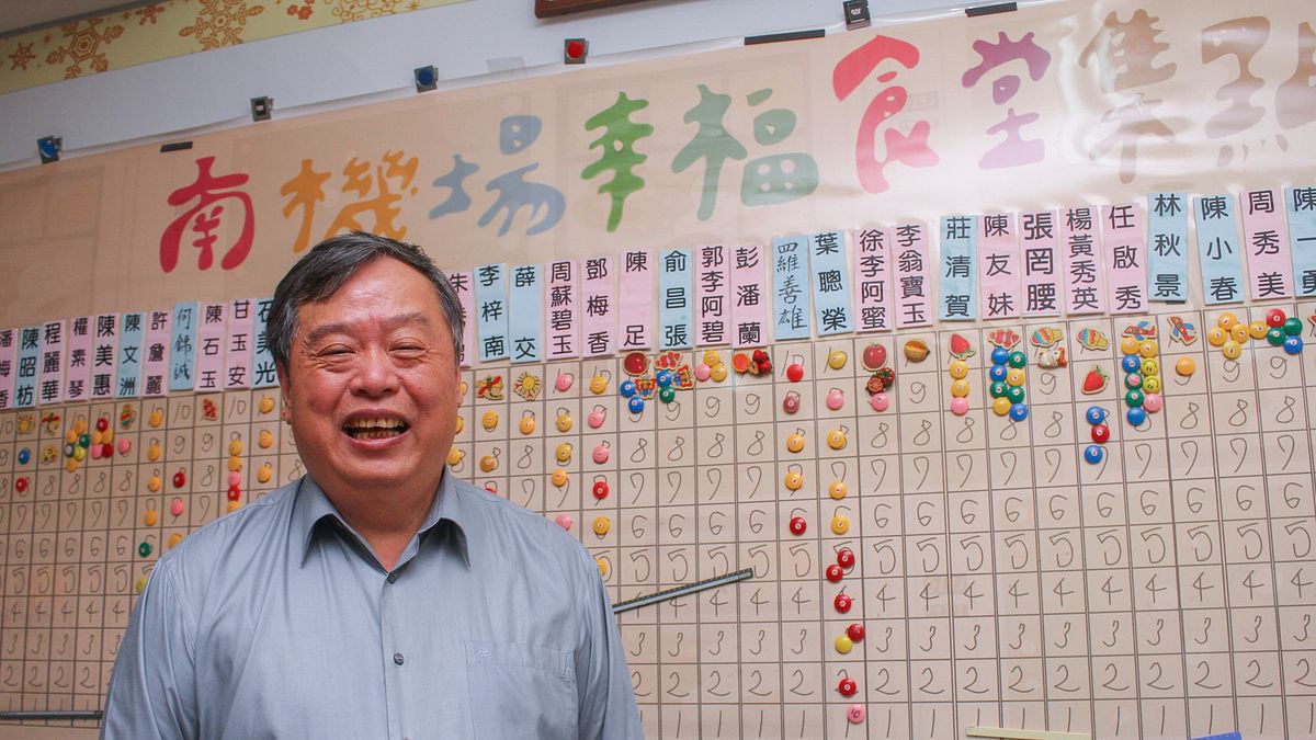 北市中正區忠勤里里長方荷生(見圖)為幫助弱勢,近日募集到5000份食物救援包捐贈給老弱婦孺。(資料照,蔡親傑攝) 北市中正區忠勤里里長方荷生(見圖)為幫助弱勢,近日募集到5000份食物救援包捐贈給老弱婦孺。(資料照,蔡親傑攝)