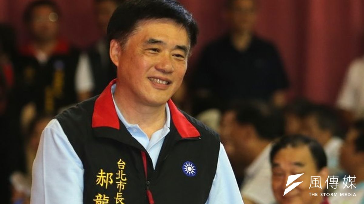 國民黨台北市長參選人連勝文推公有住宅政見,建議將一殯遷到南港山豬窟,但台北市長郝龍斌則有不同意見。(資料照片,吳逸驊攝) 國民黨台北市長參選人連勝文推公有住宅政見,建議將一殯遷到南港山豬窟,但台北市長郝龍斌則有不同意見。(資料照片,吳逸驊攝)