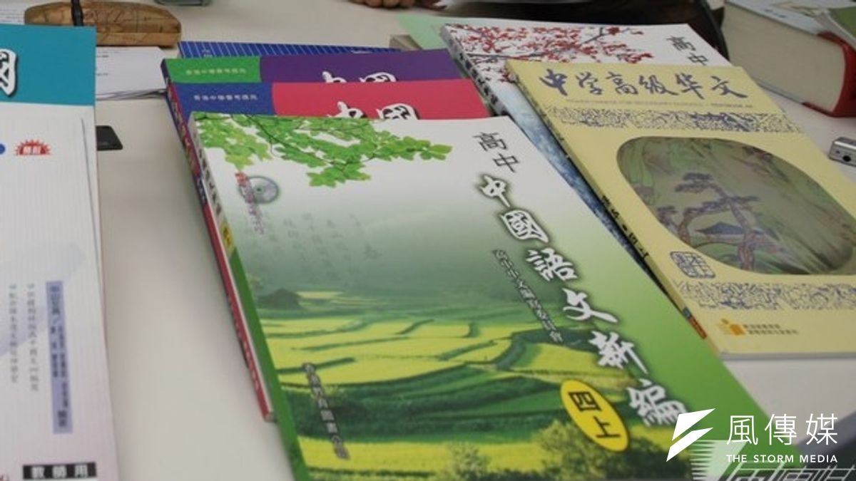 十二年國教新課綱總綱草案出爐,高中畢業學分降為150個,必修學分數也隨之減少。(吳逸驊攝) 十二年國教新課綱總綱草案出爐,高中畢業學分降為150個,必修學分數也隨之減少。(吳逸驊攝)