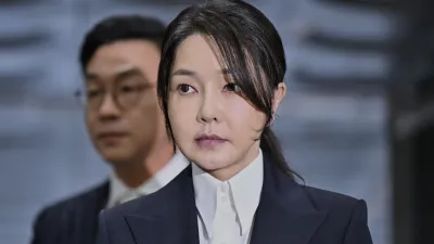 南韓前總統尹錫悅與夫人金建希,如今分別因戒嚴案、貪汙收賄與股價操縱等案件遭收押或判刑。(美聯社)
