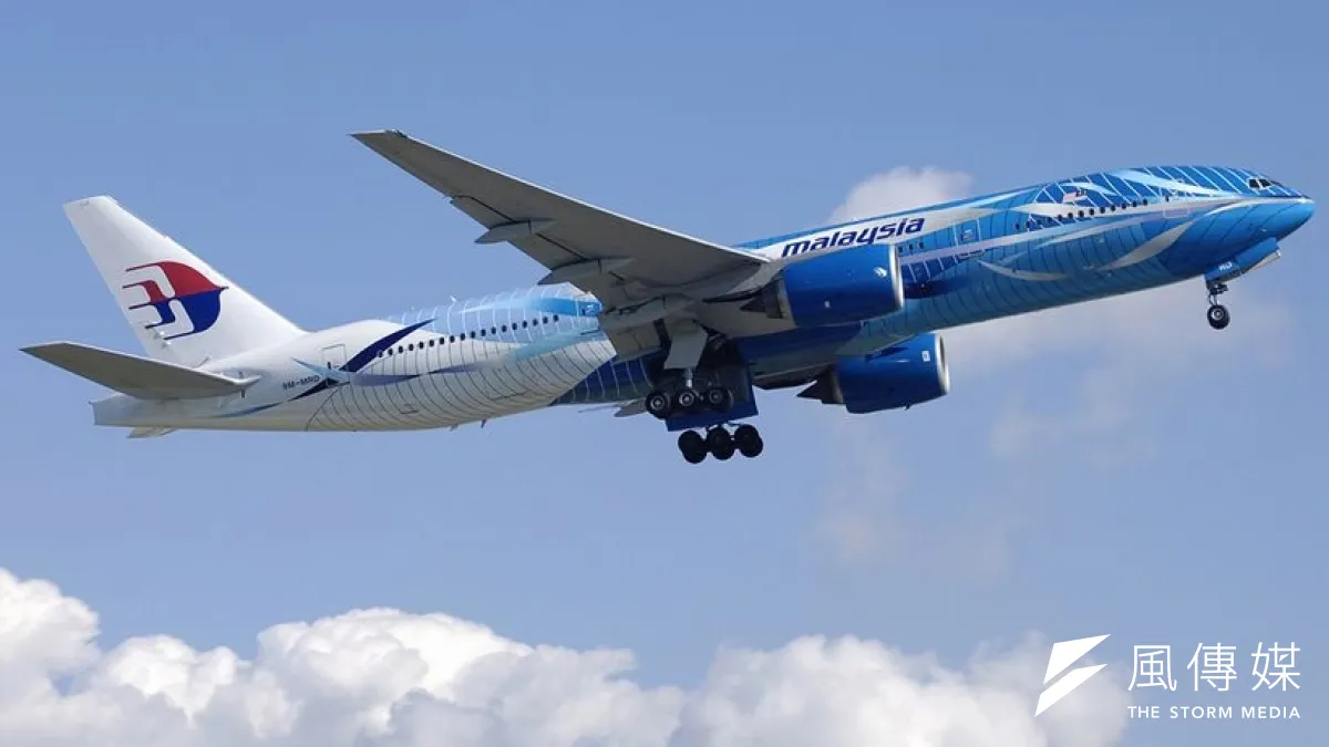 民航機在空中高速飛行,地面航管單位以許多方法追蹤動向,但都有其侷限性。(維基百科)