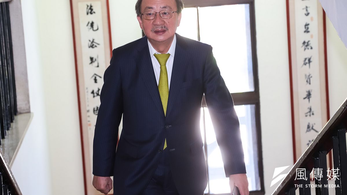 行政院版「一例一休」草案今(12)日於立法院會一讀付委,民進黨團總召柯建銘指出,下周將召開臨時會,下周三(20日)社福衛環委員會就可以進行審查。(顏麟宇攝) 行政院版「一例一休」草案今(12)日於立法院會一讀付委,民進黨團總召柯建銘指出,下周將召開臨時會,下周三(20日)社福衛環委員會就可以進行審查。(顏麟宇攝)