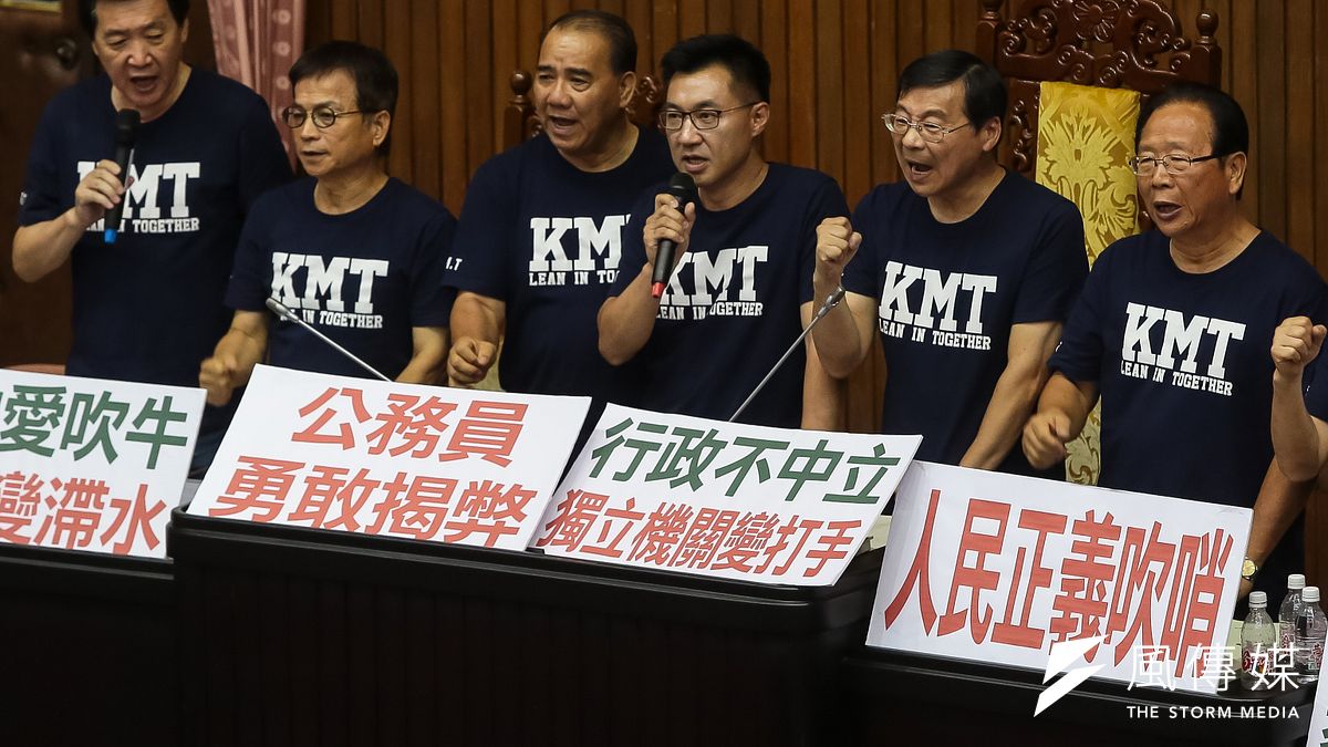 藍軍選舉大勝,對2020年尋求連任的國民黨立委,未帶來太多喜悅。因許多「越級打怪」的市議員戰將,如雨後春筍般冒出。圖為藍委費鴻泰(左起)、賴士葆、廖國棟、江啟臣、曾銘宗、林德福等人9月於立院總質詢。(資料照,顏麟宇攝) 藍軍選舉大勝,對2020年尋求連任的國民黨立委,未帶來太多喜悅。因許多「越級打怪」的市議員戰將,如雨後春筍般冒出。圖為藍委費鴻泰(左起)、賴士葆、廖國棟、江啟臣、曾銘宗、林德福等人9月於立院總質詢。(資料照,顏麟宇攝)