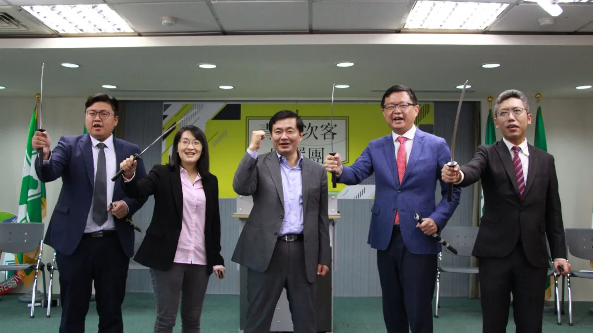 20181012-民進黨秘書長洪耀福12日出席民主進步黨青年部「青年次客助選團」記者會。(民進黨提供)