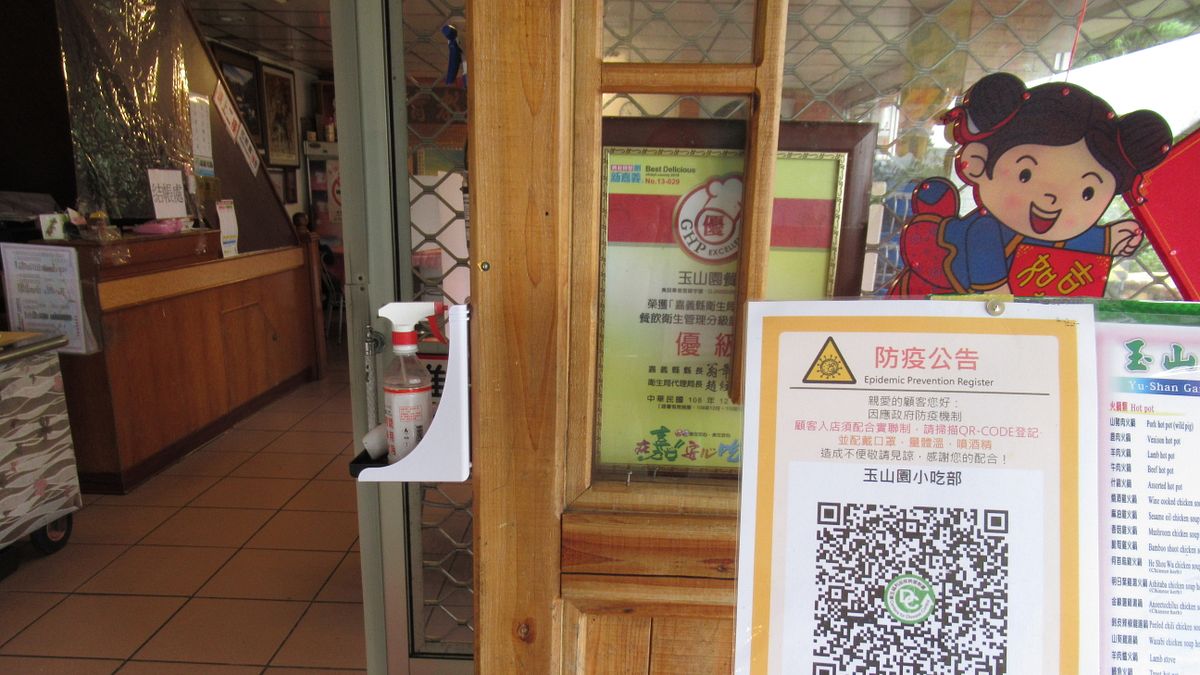 嘉義縣餐飲有條件內用,今(10)日稽核逾300餘餐飲業者,均無發現違規。(圖/嘉義縣衛生局提供) 嘉義縣餐飲有條件內用,今(10)日稽核逾300餘餐飲業者,均無發現違規。(圖/嘉義縣衛生局提供)