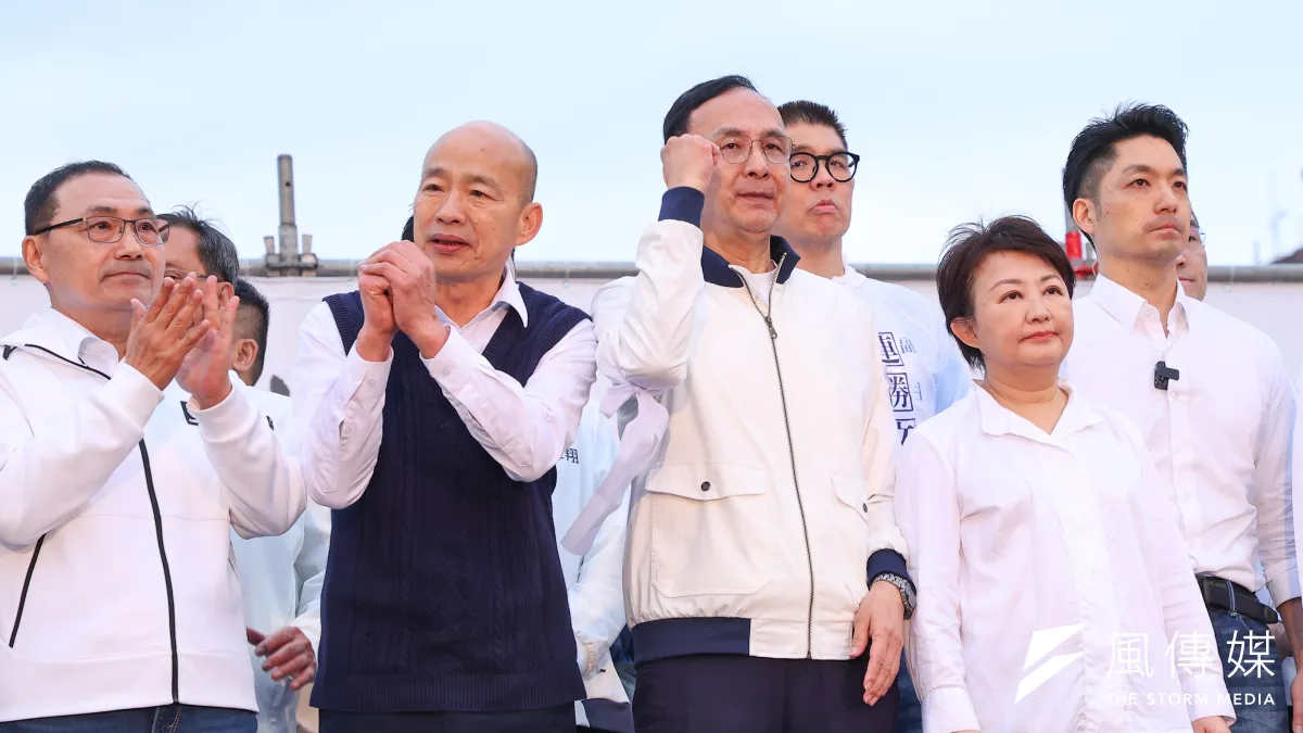 國民黨主席朱立倫(右四)、立法院長韓國瑜(左二)、台中市長盧秀燕(右二)、台北市長蔣萬安(右一)、新北市長侯友宜(左一)。(資料照,顏麟宇攝)