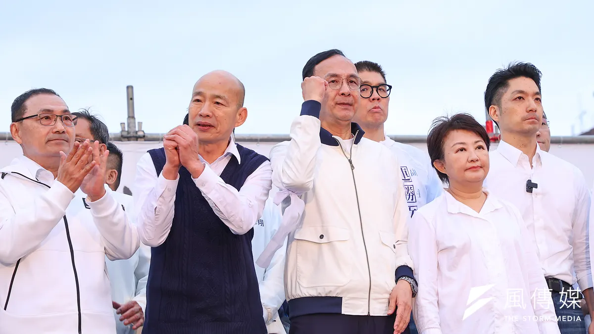 国民党主席争いにまた変化が。現任主席朱立倫(右四)と競争候補台中市長盧秀燕(右二)にはそれぞれ問題があり、党内では党首の潜在的ダークホースが現れる可能性がある。(資料写真、顏麟宇撮影) 国民党主席争いにまた変化が。現任主席朱立倫(右四)と競争候補台中市長盧秀燕(右二)にはそれぞれ問題があり、党内では党首の潜在的ダークホースが現れる可能性がある。(資料写真、顏麟宇撮影)