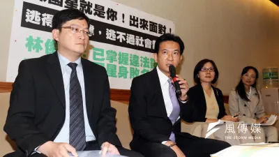 民進黨立委林俊憲3日出面點名補教名師是陳國星,並指控陳的公司透過收買評委,十幾年來不斷接獲政府標案,賺入超過3億。(蘇仲泓攝)