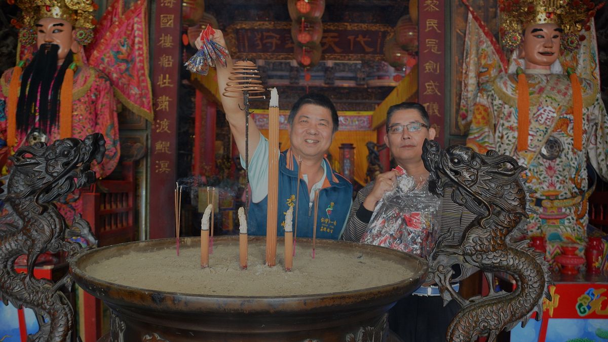 3/25西港樂活健走 慶安宮送千歲爺加持香火袋 3/25西港樂活健走 慶安宮送千歲爺加持香火袋