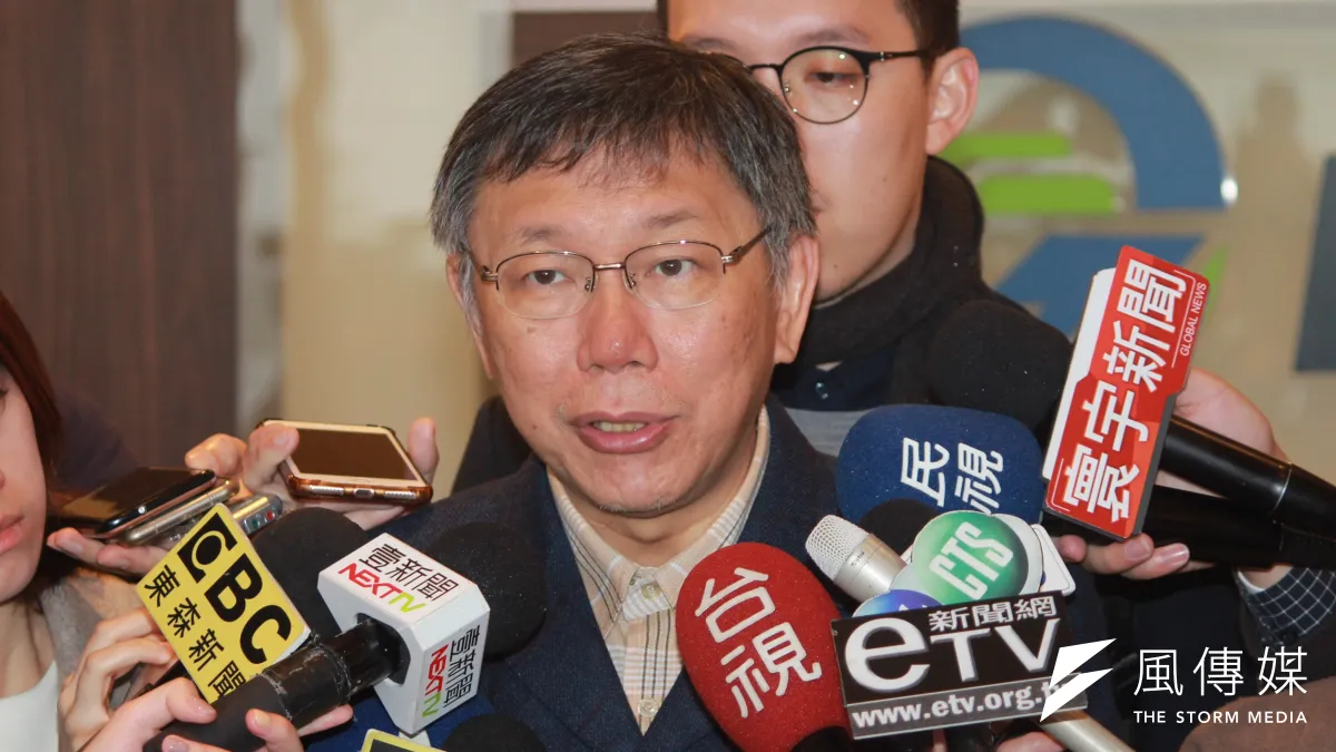 台北市長柯文哲9日上午出席「北市府首長領航共識營」,針對雙子星大樓一案,在會中批評投審會都不敢做決定。(方炳超攝)