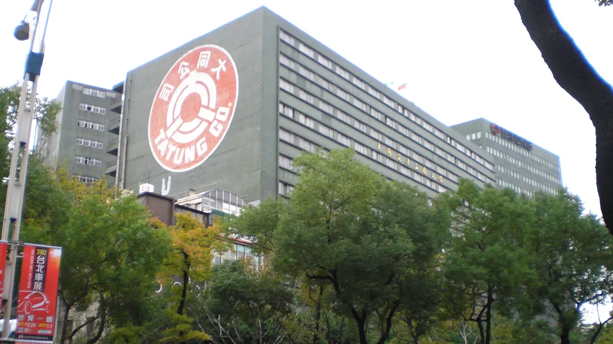 從去年《公司法》修法的「大同條款」,金管會重罰大同市場派的中資繞道投資行為,到上月獨派人士許榮棋咬出蘇震清助理參股郡宏光電,上市櫃公司經營權的「代理人」戰爭已經愈打愈熱。示意圖。(資料照,取自Solomon203@wikipedia/CC BY-SA 3.0)