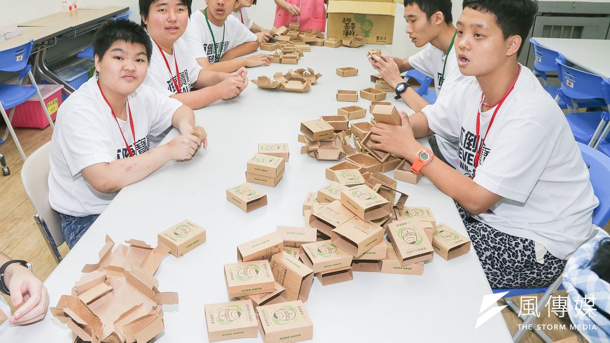 勞動部今(20)日公告最新2017年1月全國進用身心障礙者義務機關(構)未足額名單。圖為北市社會局日前辦理身障礙者社區日間作業設施。(資料照,陳明仁攝) 勞動部今(20)日公告最新2017年1月全國進用身心障礙者義務機關(構)未足額名單。圖為北市社會局日前辦理身障礙者社區日間作業設施。(資料照,陳明仁攝)