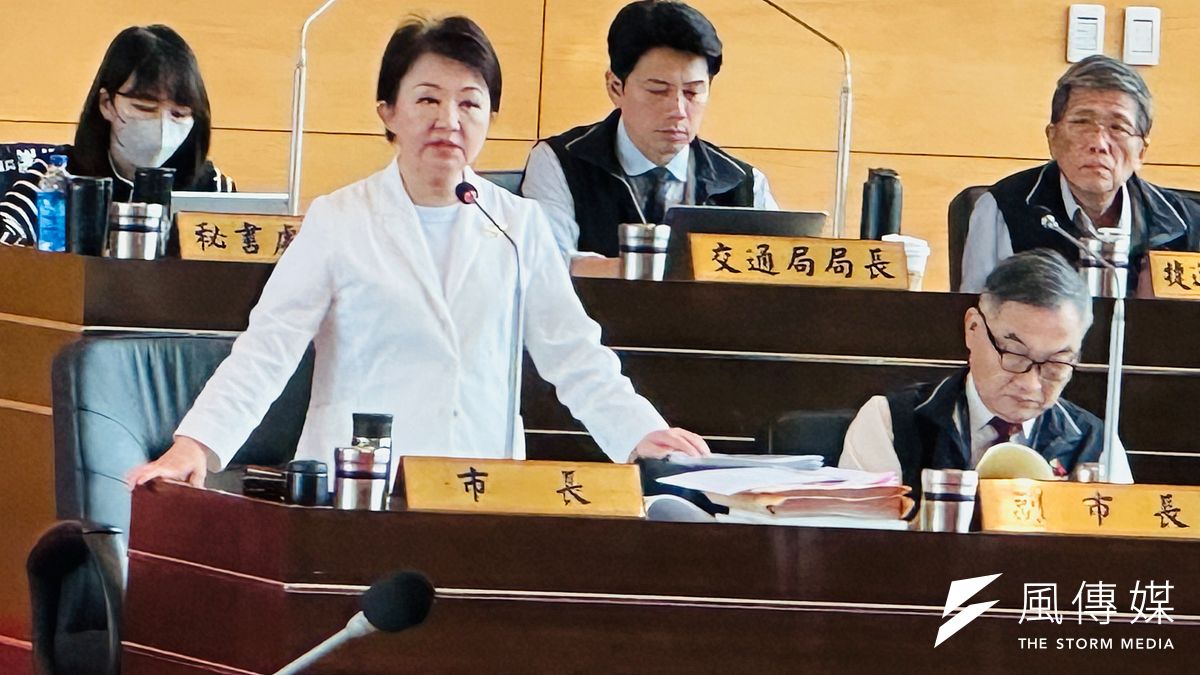 台中市長盧秀燕在議會說明,目前市府對於美國高關稅的因應對策。(圖/王秀禾攝) 台中市長盧秀燕在議會說明,目前市府對於美國高關稅的因應對策。(圖/王秀禾攝)