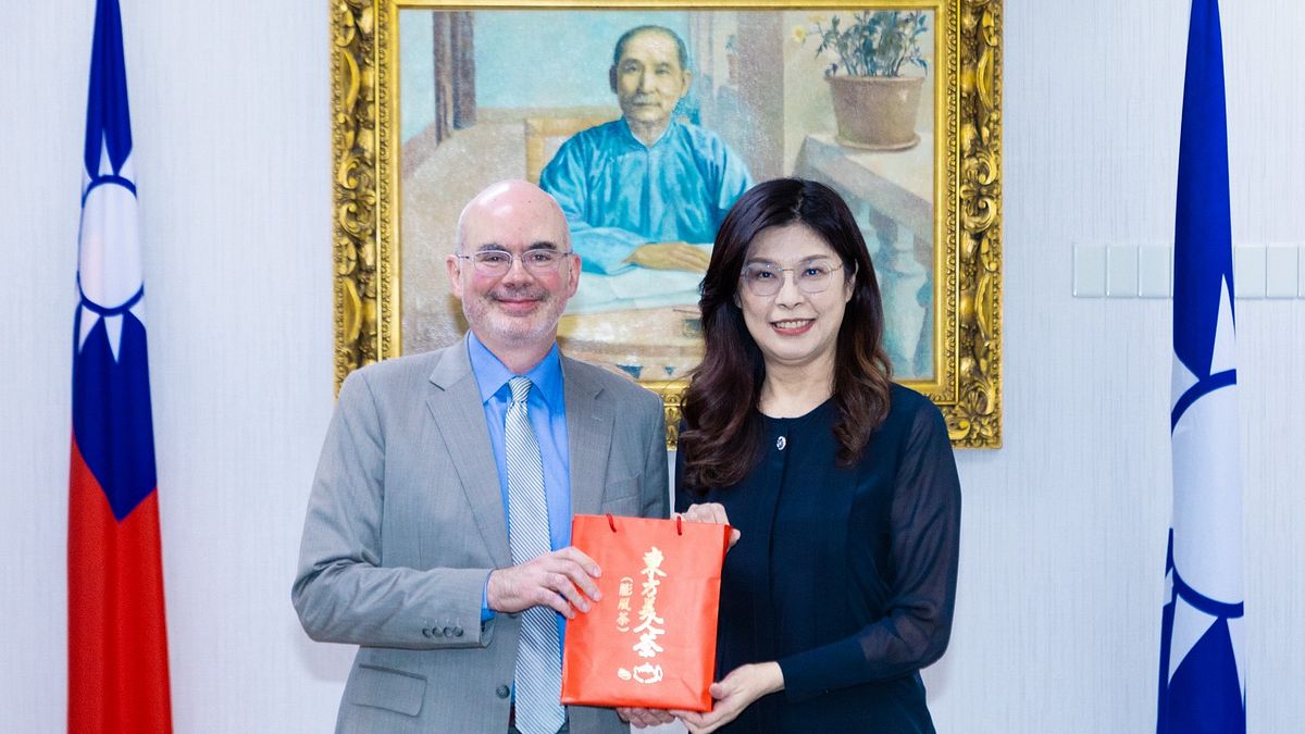 「鄭麗文含金量突然暴漲!」吳子嘉對比藍綠黨主席處境:領導者要左右逢源