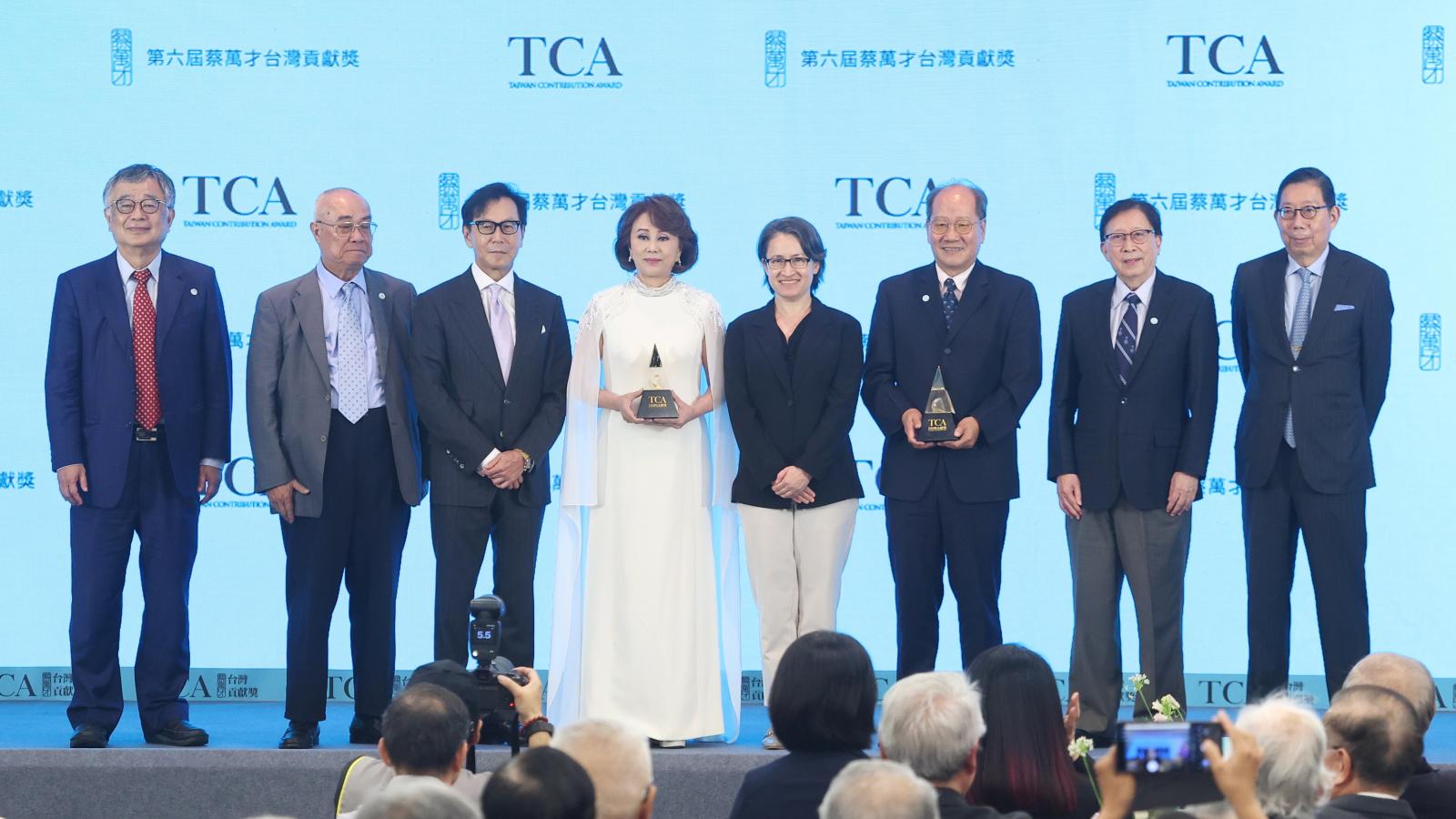 蔡明忠憶父親蔡萬才 書房會議抽菸聊出14兆富邦版圖