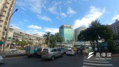 如何解決內湖交通問題,成為台北市長候選人們嚴苛的考題。(新新聞資料照)