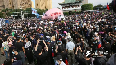 以反萊豬為主訴求的秋鬥遊行22日從凱道集結出發。(柯承惠攝)