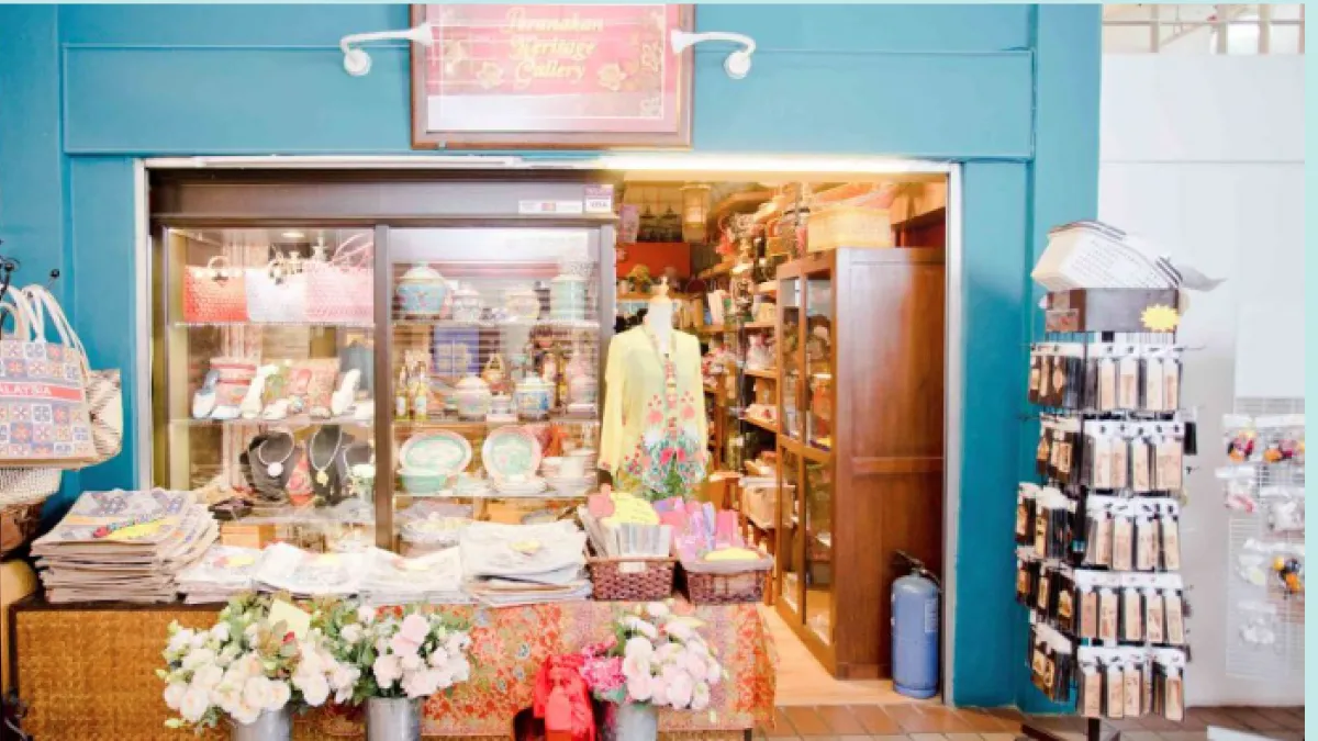 Kebaya dresses, beaded shoes, and porcelain tea sets on display at the Peranakan Heritage Gallery, which showcases traditional Nyonya craftsmanship.(Photo /centralmarket.com)