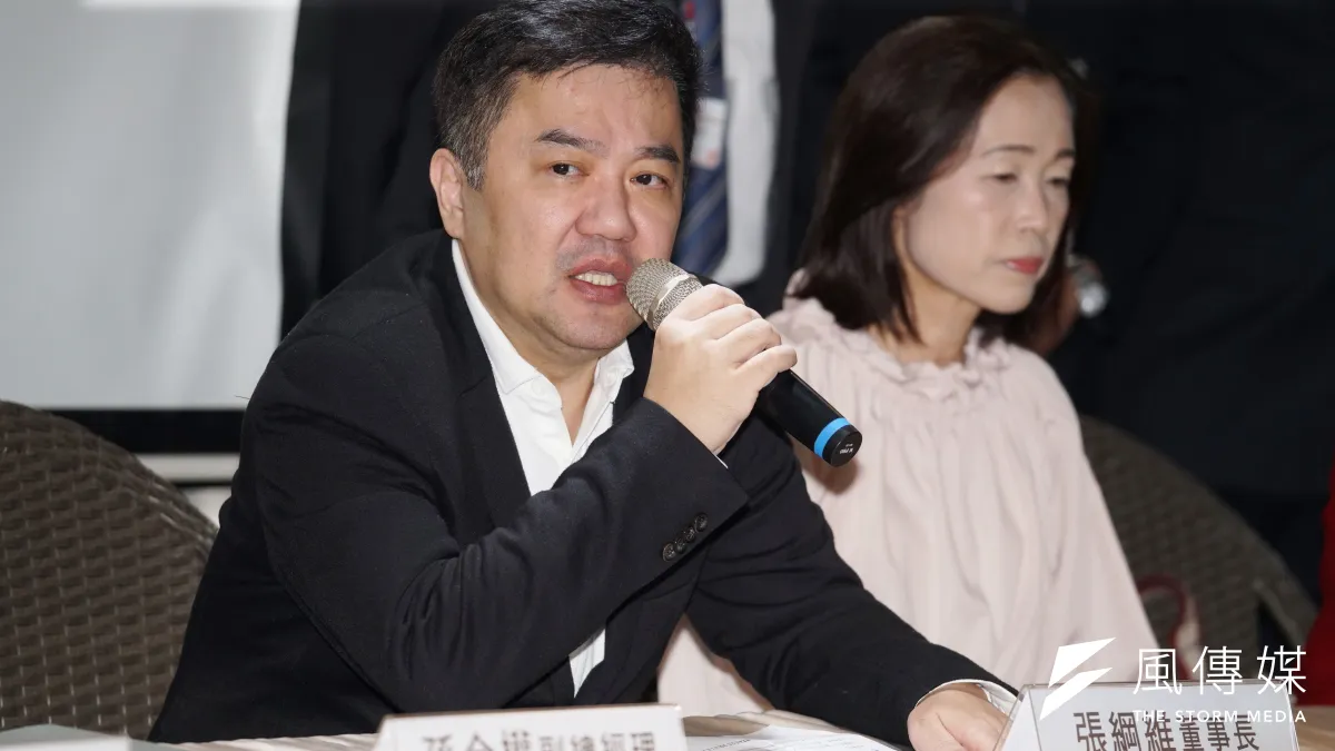 遠東航空22日召開記者會,董事長張綱維出席要求先復飛資金就會進來,但交通部今天明確宣布斷航。(資料照片,盧逸峰攝)