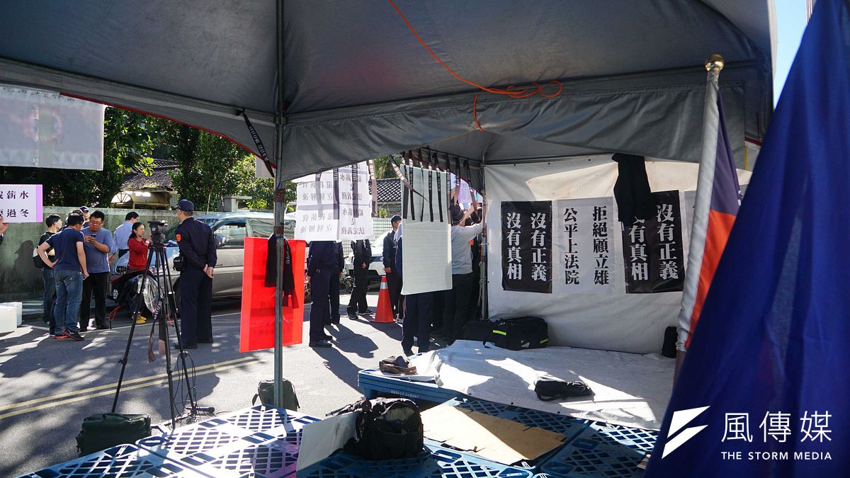 國民黨黨工在黨產會前抗議。(盧逸峰攝) 國民黨黨工在黨產會前抗議。(盧逸峰攝)