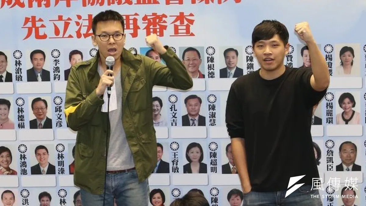 針對總統馬英九釋出溝通善意,「318攻佔議場」學生領袖林飛帆(左)與陳為廷也於下午舉行記者會回應。(吳逸驊攝)