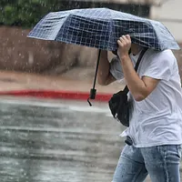 今後一週間の天気は変わらず、日中は暑く午後は局地的に短時間の雷雨注意が必要。北部の予想最高気温はおおよそ摂氏29度から33度、中南部は34度、南高屏では36度以上になる可能性が高い。比較的安定した天気は23日まで続く見込み。(資料写真/柯承惠撮) 今後一週間の天気は変わらず、日中は暑く午後は局地的に短時間の雷雨注意が必要。北部の予想最高気温はおおよそ摂氏29度から33度、中南部は34度、南高屏では36度以上になる可能性が高い。比較的安定した天気は23日まで続く見込み。(資料写真/柯承惠撮)