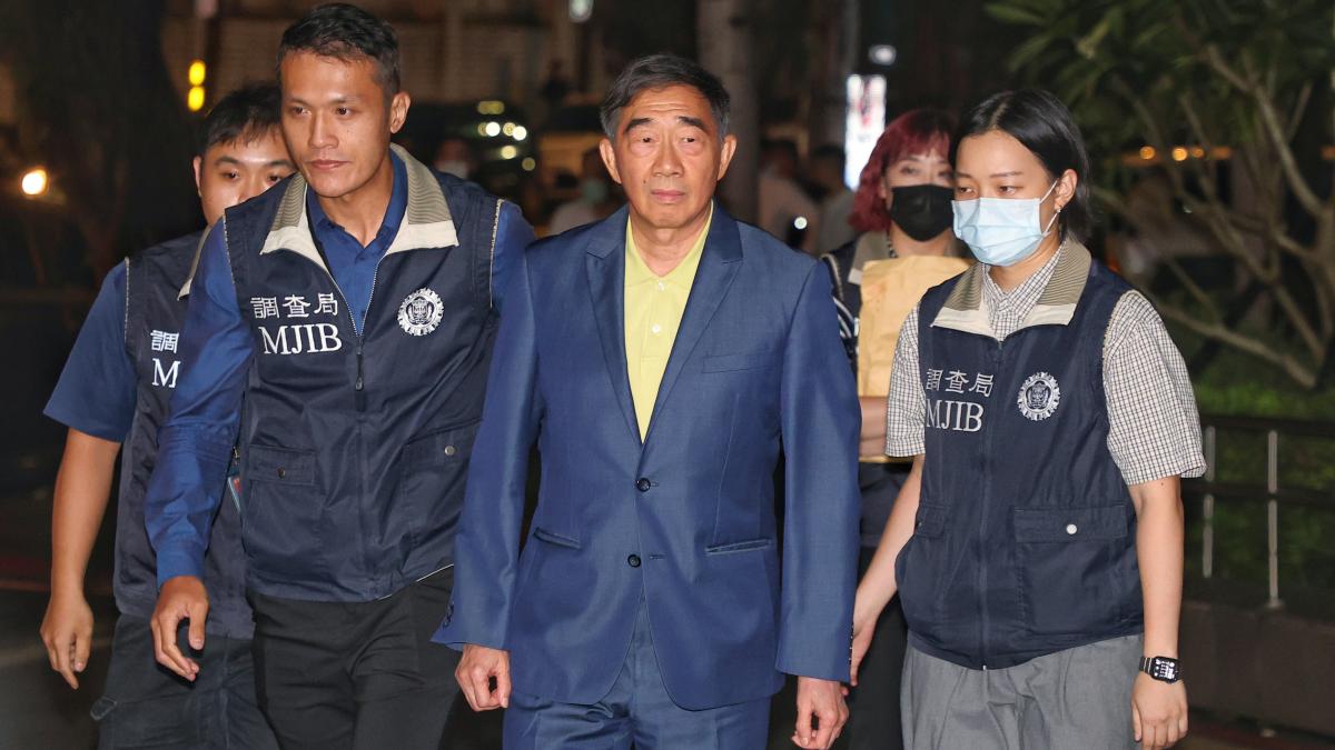 長榮張國政、張國華兄弟涉「21億內線交易」 移送北檢複訊