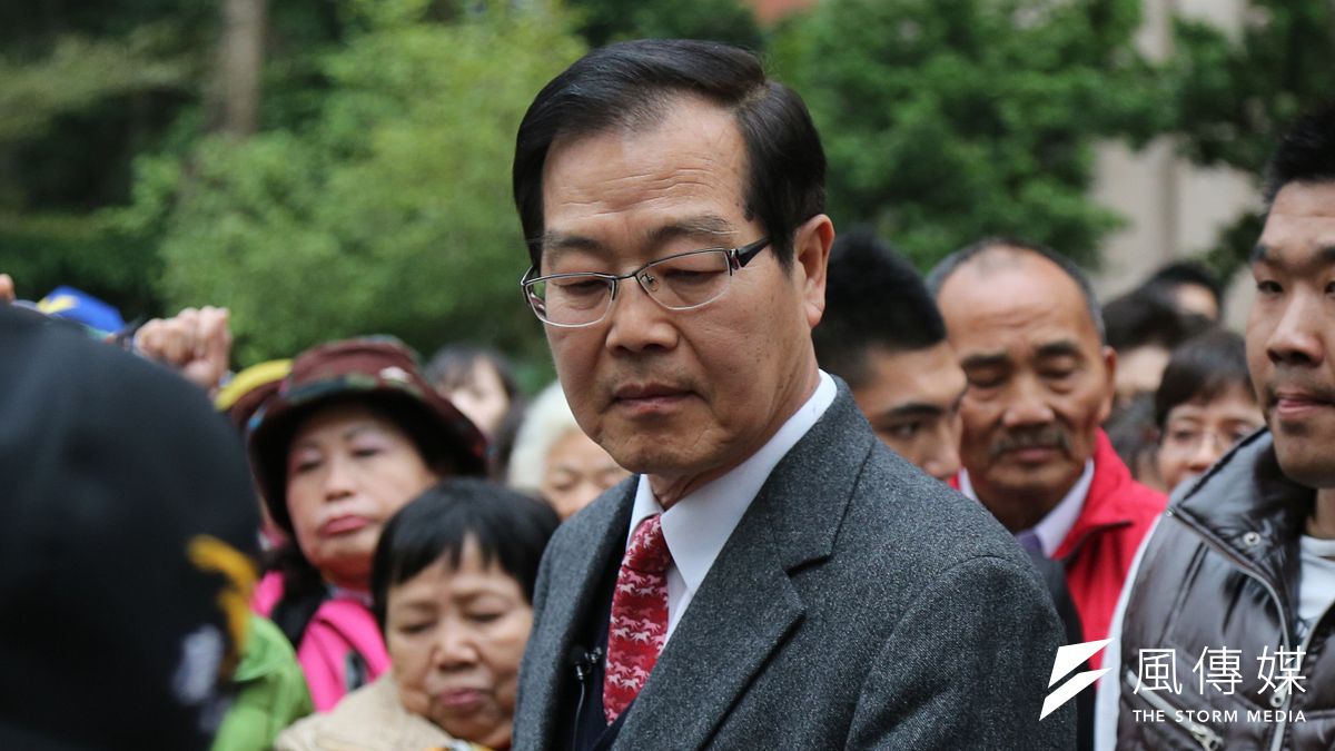 2014年3月10日,南投縣長李朝卿率領支持者前往內政部抗議(吳逸驊攝) 2014年3月10日,南投縣長李朝卿率領支持者前往內政部抗議(吳逸驊攝)