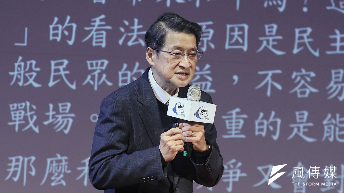 龍應台基金會「不尋常對話 – 沒有和平,民主會怎樣?」16日由中研院院士吳玉山發表演講。(柯承惠攝) 龍應台基金會「不尋常對話 – 沒有和平,民主會怎樣?」16日由中研院院士吳玉山發表演講。(柯承惠攝)