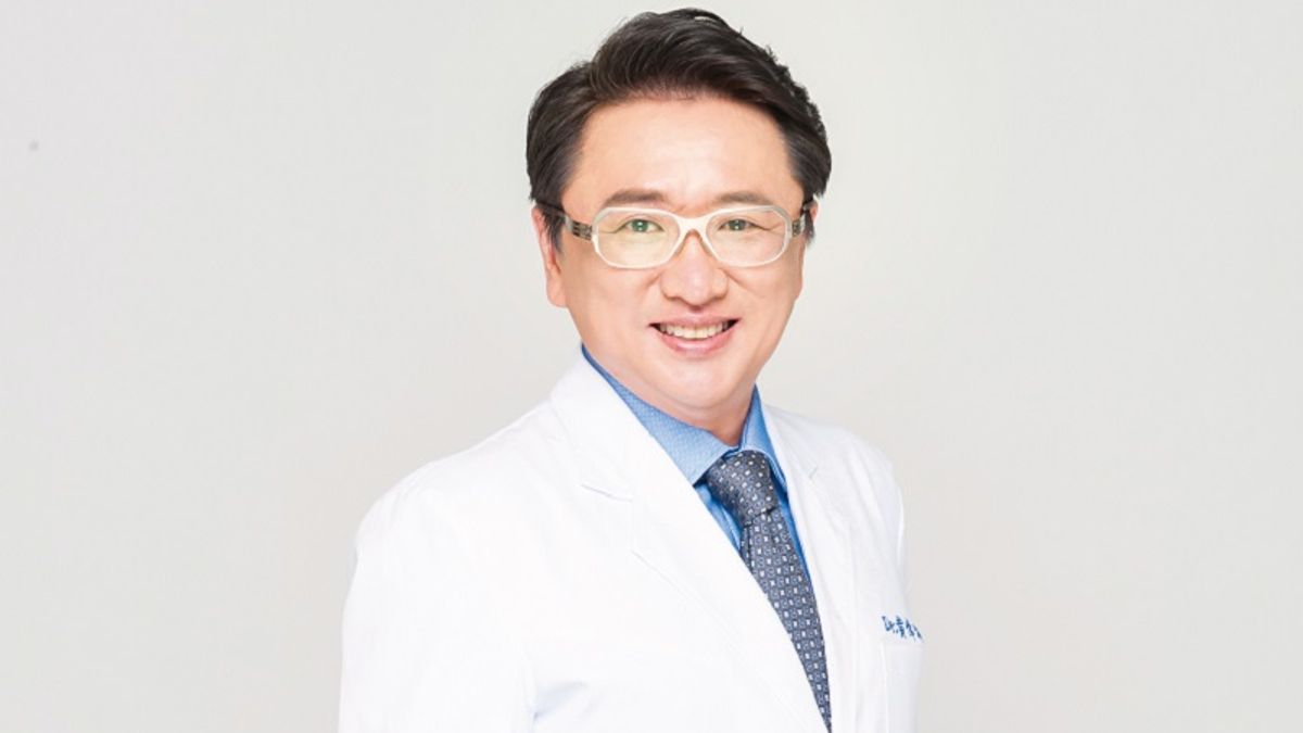 身為精神科醫師,要大家相信「活得好比活得久重要」、「我們可以選擇不靠安眠藥過日子」。(圖/如何出版) 身為精神科醫師,要大家相信「活得好比活得久重要」、「我們可以選擇不靠安眠藥過日子」。(圖/如何出版)