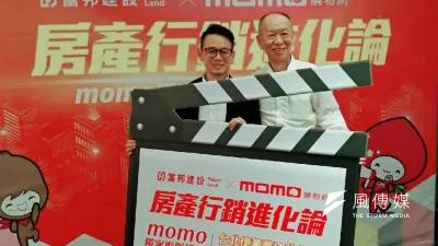 上揚國際建築團隊高雄業四處施棟瀝總經理(左)與富邦建設宋良政總經理合影。(圖/徐炳文攝)