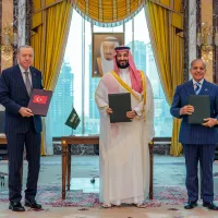 From left, Turkish President Recep Tayyip Erdogan, Saudi Crown Prince Mohammed bin Salman and Pakistani Prime Minister Shehbaz Sharif pose after signing a trilateral defense agreement in Mecca, Saudi Arabia, Friday, Aug. 7, 2026. (AP) From left, Turkish President Recep Tayyip Erdogan, Saudi Crown Prince Mohammed bin Salman and Pakistani Prime Minister Shehbaz Sharif pose after signing a trilateral defense agreement in Mecca, Saudi Arabia, Friday, Aug. 7, 2026. (AP)