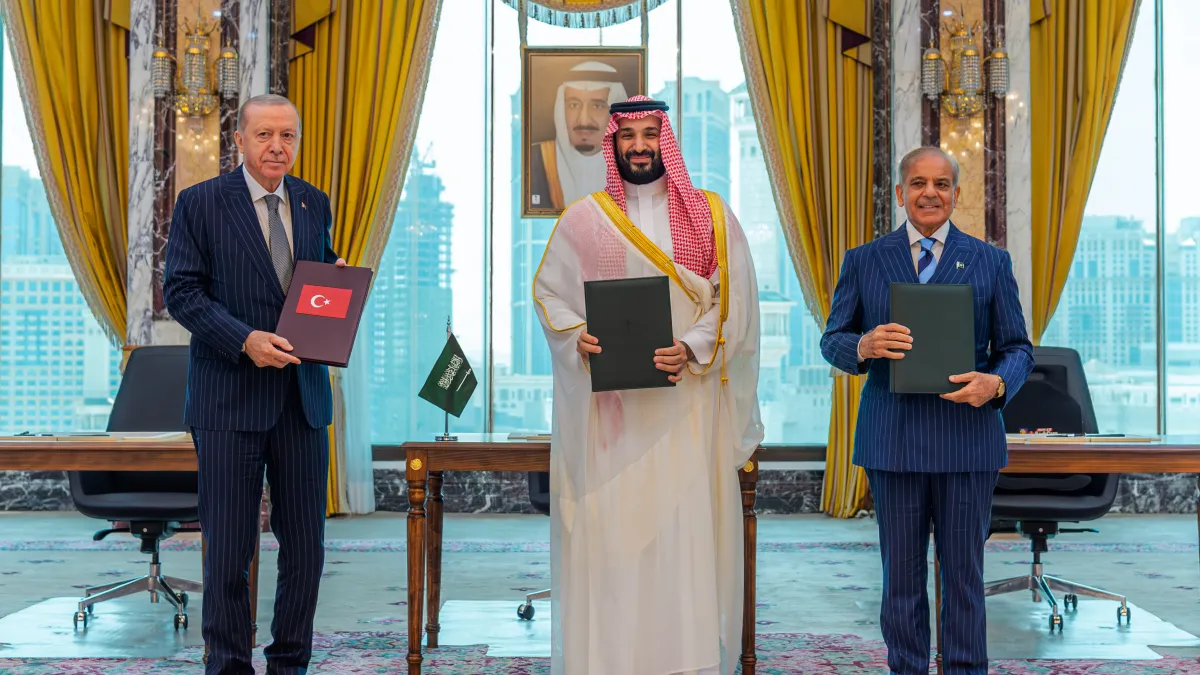 From left, Turkish President Recep Tayyip Erdogan, Saudi Crown Prince Mohammed bin Salman and Pakistani Prime Minister Shehbaz Sharif pose after signing a trilateral defense agreement in Mecca, Saudi Arabia, Friday, Aug. 7, 2026. (AP)