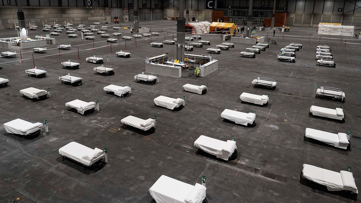 觀察多數國家的防疫措施,往往都是在疫情嚴重後才開始採取緊急措施,如西班牙的封城。(AP) 觀察多數國家的防疫措施,往往都是在疫情嚴重後才開始採取緊急措施,如西班牙的封城。(AP)