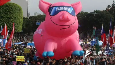 以反萊豬為主訴求的秋鬥遊行22日從凱道集結出發。(柯承惠攝)