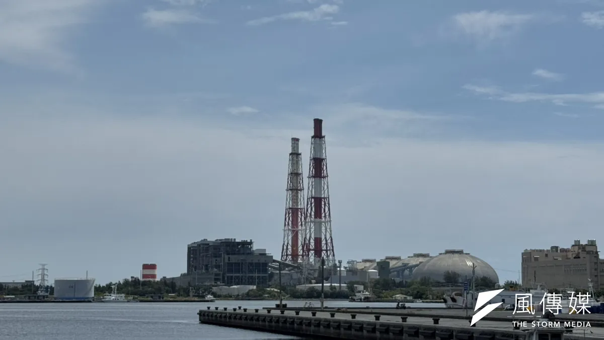 興達發電廠9月9日突然發生爆炸,周邊居民被震天巨響驚醒,濃烈的不安全感也讓對政府的不滿爆發。(賴慧津攝)