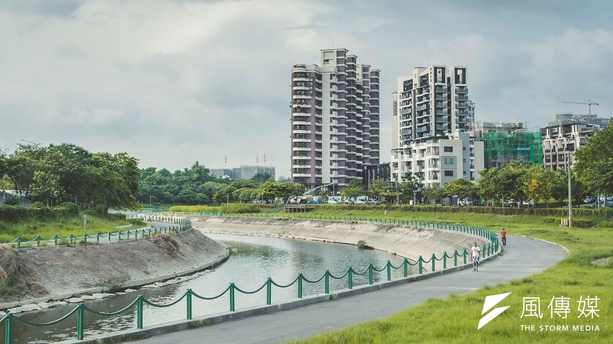 後勁溪水質變乾淨,成了附近居民休憩的必經之地。(圖/謝昇佑) 後勁溪水質變乾淨,成了附近居民休憩的必經之地。(圖/謝昇佑)