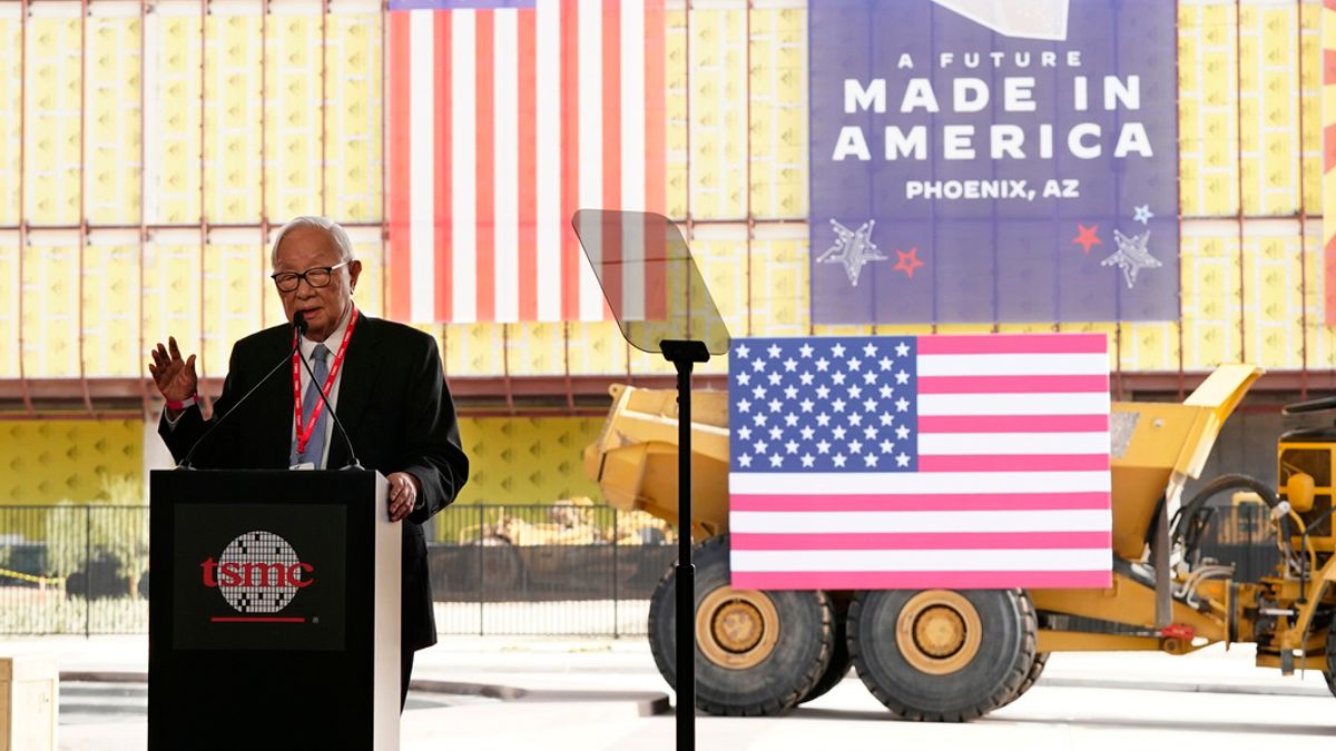 2022年12月6日、TSMCの創業者・張忠謀氏が、米アリゾナ州フェニックスの新工場でスピーチを行った。(写真/AP通信) 2022年12月6日、TSMCの創業者・張忠謀氏が、米アリゾナ州フェニックスの新工場でスピーチを行った。(写真/AP通信)