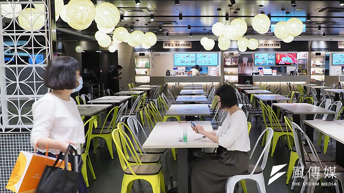 面對部分業者和勞工被排除在紓困補助之外,行政院擬放寬勞工生活補貼的排富門檻。(圖/資料照) 面對部分業者和勞工被排除在紓困補助之外,行政院擬放寬勞工生活補貼的排富門檻。(圖/資料照)