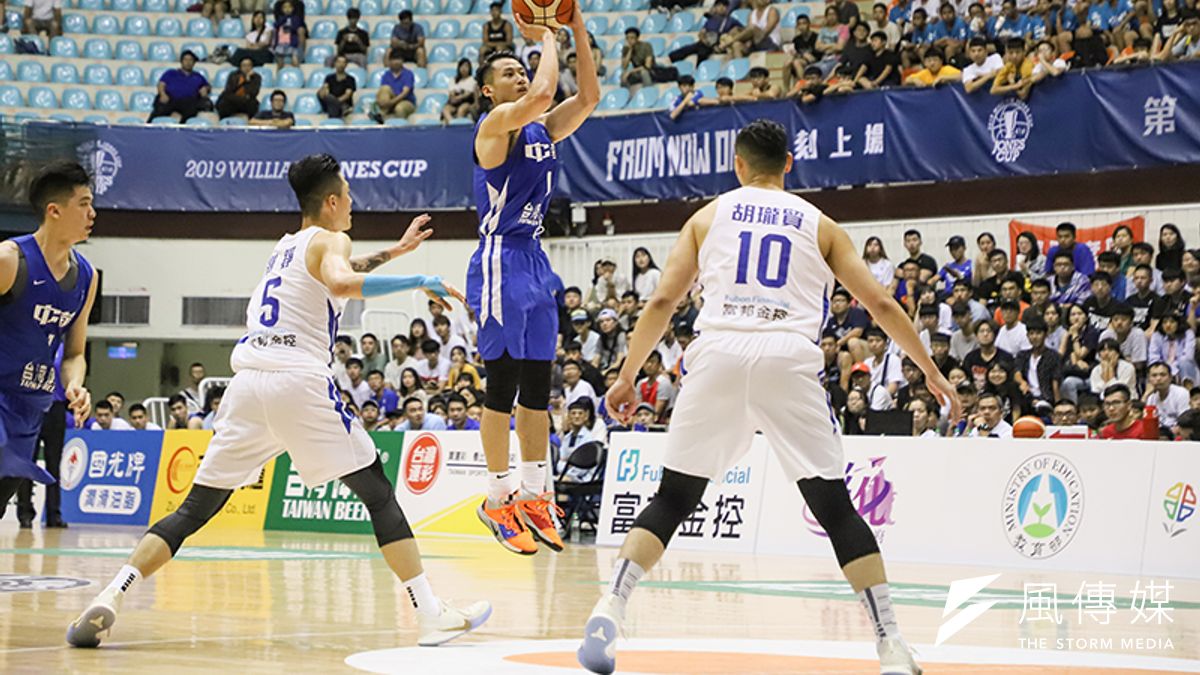 中華白雖然最終不敵中華藍的老大哥,但展現出相當強大的韌性。(余柏翰攝) 中華白雖然最終不敵中華藍的老大哥,但展現出相當強大的韌性。(余柏翰攝)