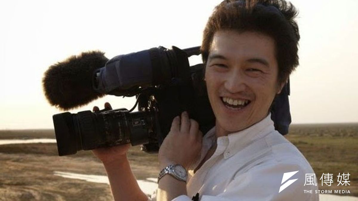 有人願意挺身涉險報導和他們止相干但悲慘的陌生人,因為他們擁有無比的愛與勇氣。(圖為被IS斬首的日本記者後滕健二,騰訊大家網) 有人願意挺身涉險報導和他們止相干但悲慘的陌生人,因為他們擁有無比的愛與勇氣。(圖為被IS斬首的日本記者後滕健二,騰訊大家網)