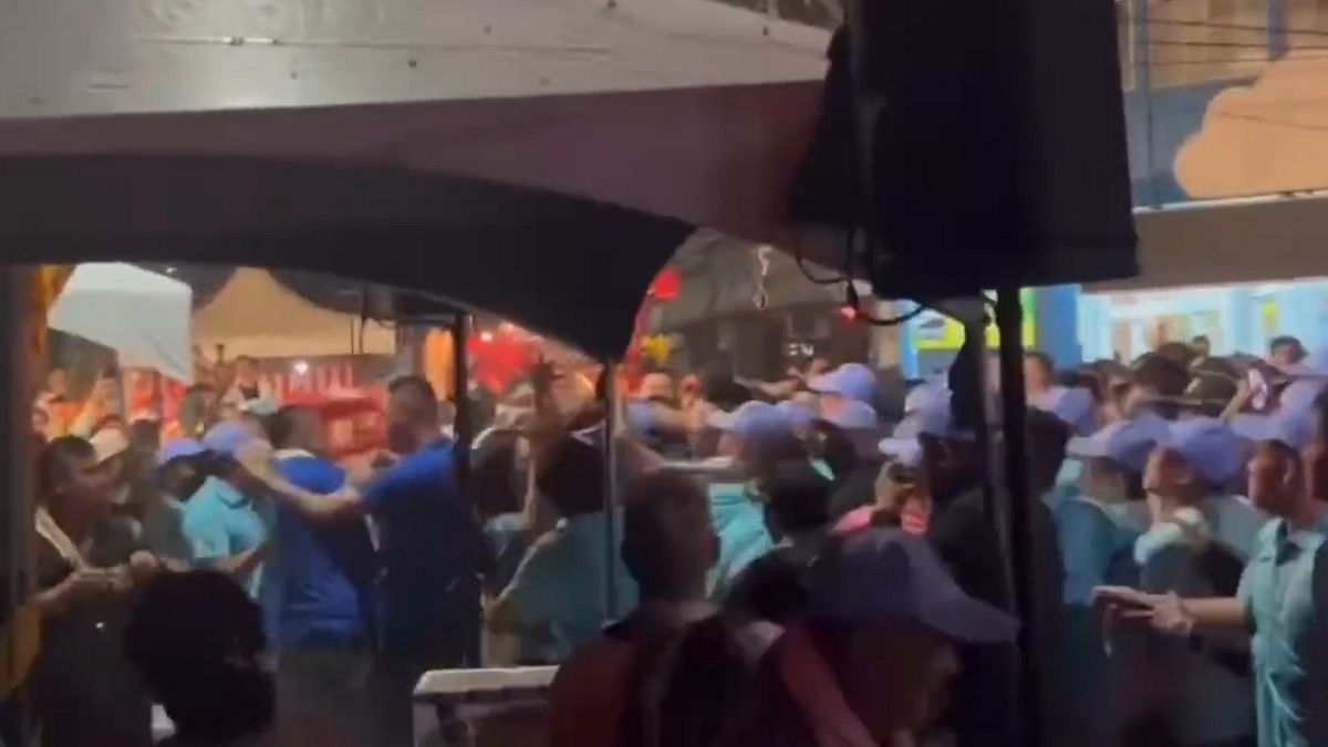 大甲媽回鑾昨(13)日晚間11時許傳出肢體衝突事件。(圖/翻攝自網路) 大甲媽回鑾昨(13)日晚間11時許傳出肢體衝突事件。(圖/翻攝自網路)